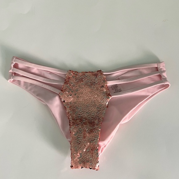 Beach Bunny Other - BEACH BUNNY BIKINI BOTTOM!!